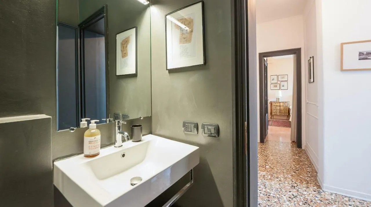 Stylish Renovated Apartment In The Heart Of The City Venice